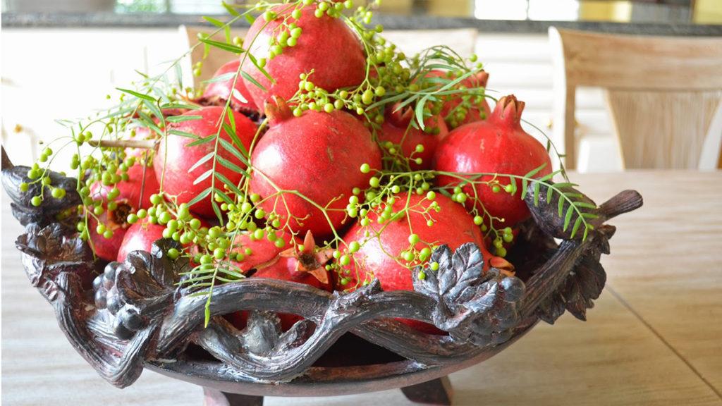 5 Fast Ways to Decorate with Pomegranates